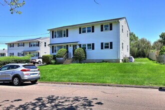 23 Gilbert Ln in Branford, CT - Building Photo - Building Photo