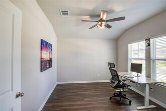 403 Grapefruit Rd in Hutto, TX - Building Photo - Building Photo