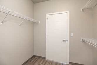 Ventnor in Tiffin, IA - Foto de edificio - Interior Photo