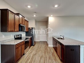 4935 Bridle Path, Unit 1W in Douglasville, GA - Building Photo - Building Photo