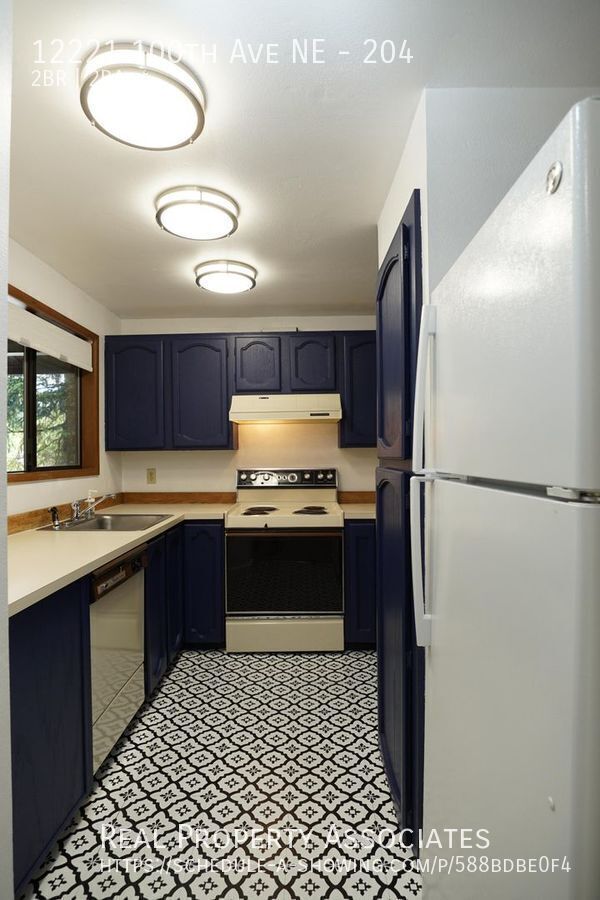 12221 100th Ave NE in Kirkland, WA - Building Photo - Building Photo