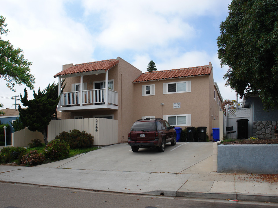 2744 Hornblend St in San Diego, CA - Building Photo