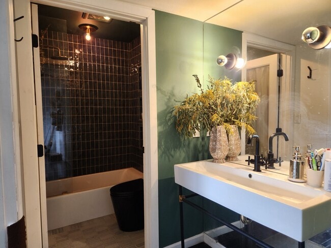 property at 435 S Virgil Ave