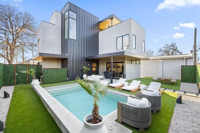 property at 1304 Comal St