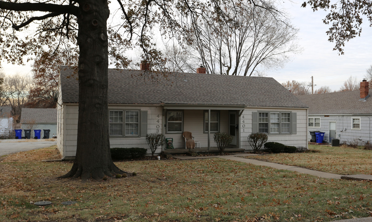 Navy Hill Duplexes in Olathe, KS - Building Photo