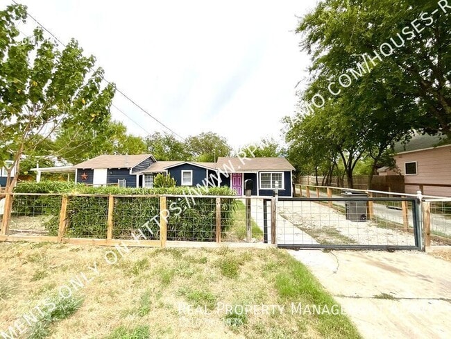 514 N Olive St in San Antonio, TX - Building Photo - Building Photo
