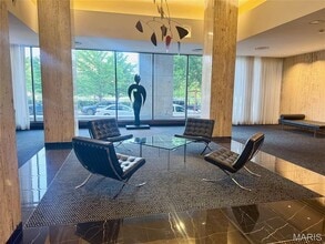 4501 Lindell Blvd, Unit 12E in St. Louis, MO - Building Photo - Building Photo