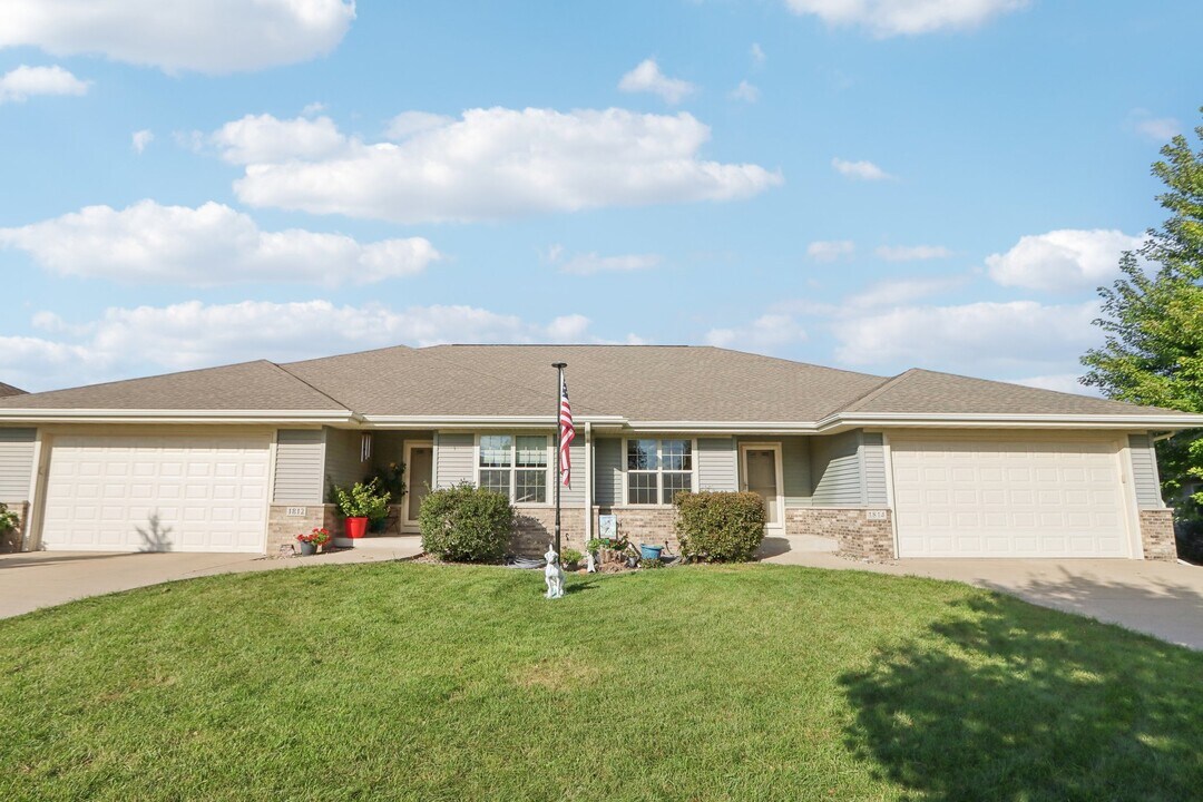 1814 Fjord Pass in Mount Horeb, WI - Building Photo