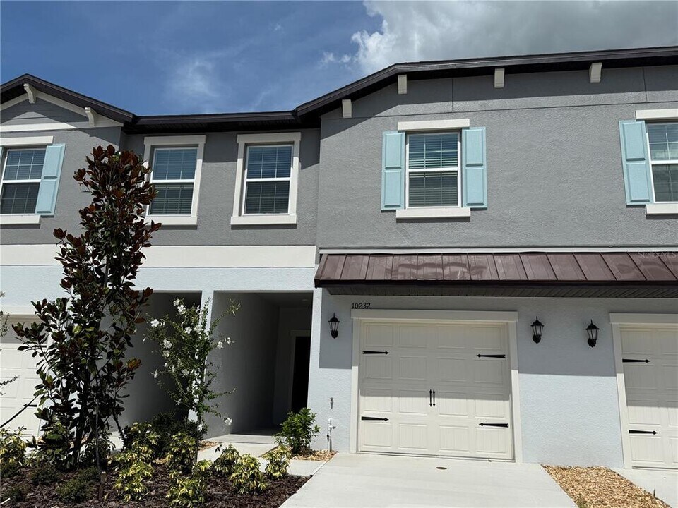 10232 Trumpet Honeysuckle Wy in San Antonio, FL - Building Photo