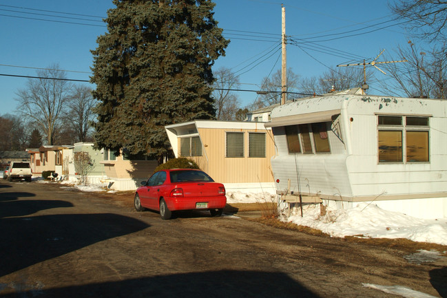 Woodmont Mobile Home Park in Farmington Hills, MI - Building Photo - Building Photo