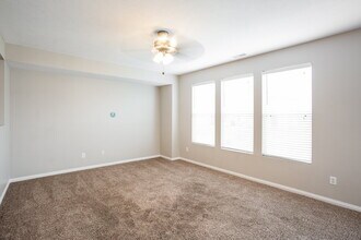 8025 Cole Wood Blvd in Indianapolis, IN - Foto de edificio - Building Photo