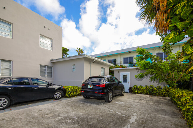 560 Michigan Ave in Miami Beach, FL - Building Photo - Building Photo