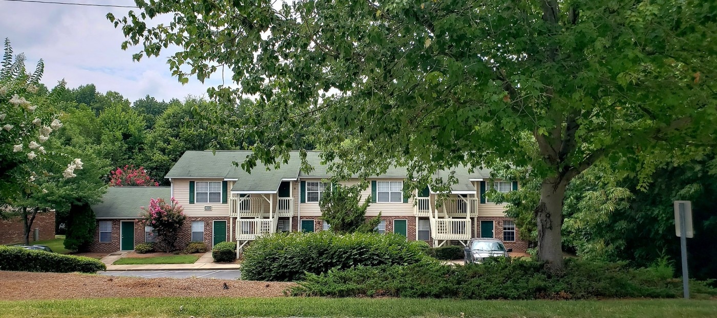 Avery Square in Greensboro, NC - Foto de edificio