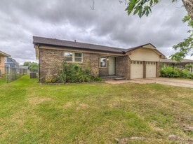 2006 Ronald St in Yukon, OK - Building Photo