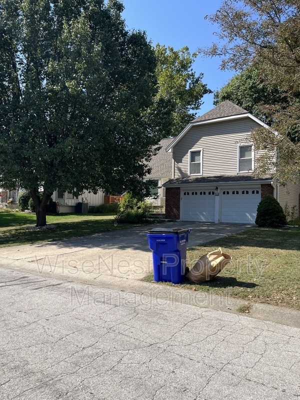 514 SE Adobe Dr in Lee's Summit, MO - Building Photo - Building Photo