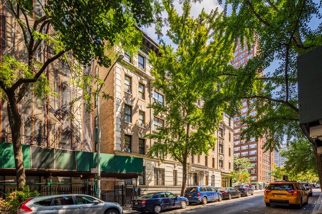 702-704 Amsterdam Ave in New York, NY - Building Photo - Building Photo