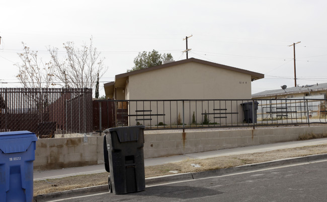 1004-1006 Navajo St in Barstow, CA - Foto de edificio - Building Photo