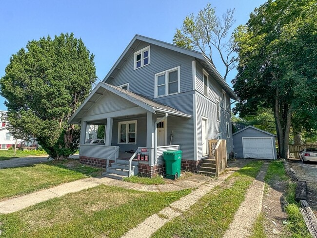 2862 Lincoln Way in Ames, IA - Building Photo - Building Photo