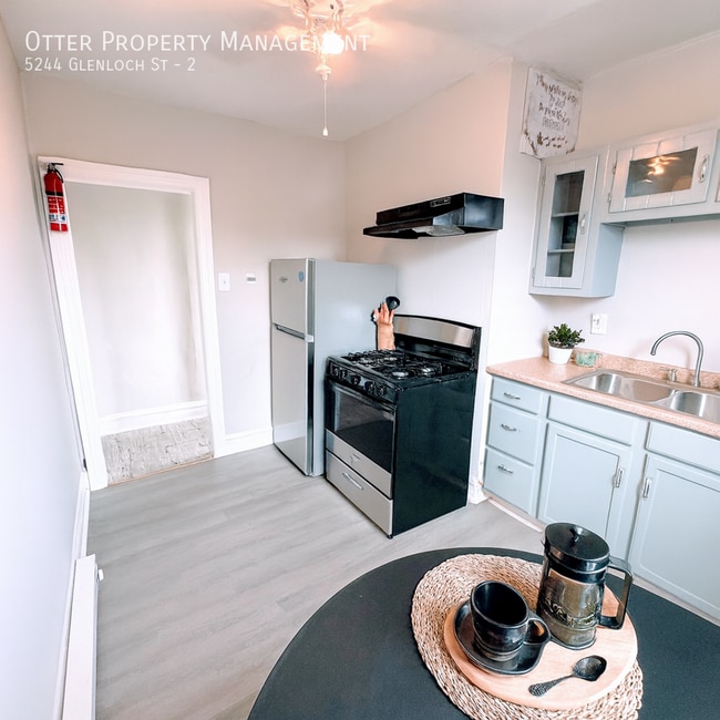 5244 Glenloch St in Philadelphia, PA - Building Photo - Building Photo