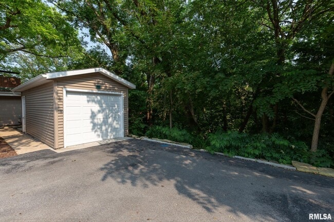 4640 5th Ave in Moline, IL - Building Photo - Building Photo