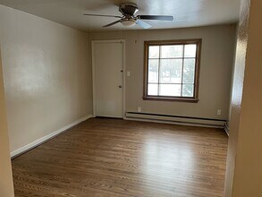 13496 Velp Ave, Unit B in Suamico, WI - Building Photo - Building Photo