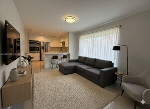 5753 NW 98th Ave in Doral, FL - Building Photo - Building Photo