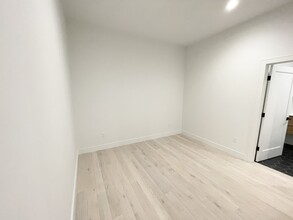 173 Maverick St, Unit #201 in Boston, MA - Building Photo - Building Photo