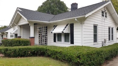 2007 S Benbow Rd in Greensboro, NC - Building Photo - Building Photo