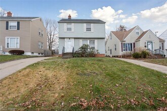 9504 S Highland Ave in Garfield Heights, OH - Building Photo - Building Photo