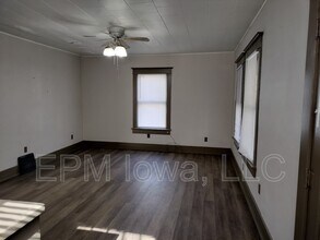 1125 Ackermant St in Waterloo, IA - Building Photo - Building Photo