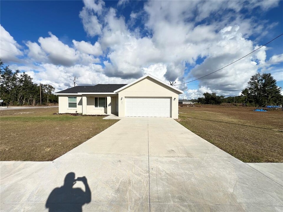 21 Malauka Loop Ln in Ocklawaha, FL - Building Photo