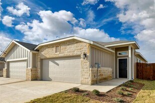 729 Fallow Dr in Venus, TX - Building Photo