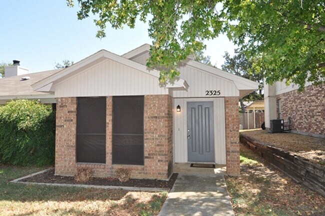 2323-2325 Miguel Ln in Arlington, TX - Building Photo - Building Photo