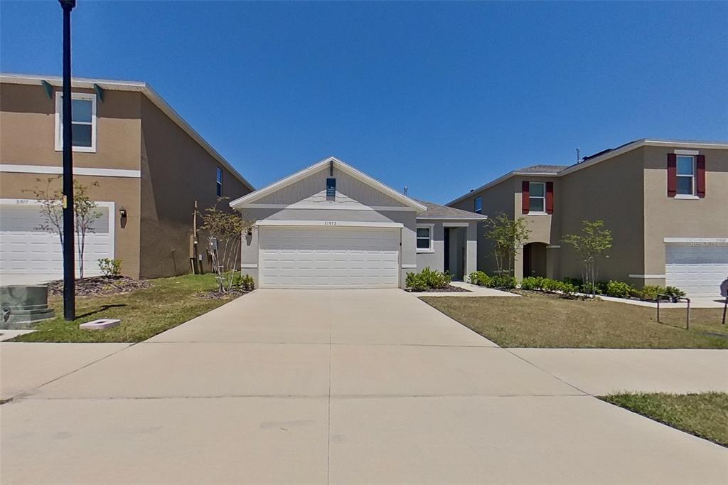 31973 Katelin Cir in Leesburg, FL - Building Photo