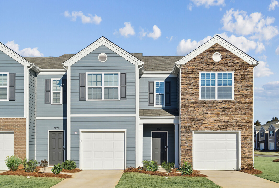 Norman Ridge Townhomes in Terrell, NC - Foto de edificio