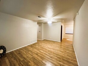 2117 SW 77th Pl-Unit -2120 sw 76 in Oklahoma City, OK - Building Photo - Building Photo