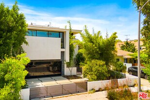619 N Harper Ave in Los Angeles, CA - Building Photo