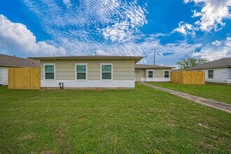 1734 W 6th St in Freeport, TX - Building Photo - Building Photo