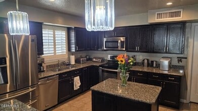 10557 Breezeway Ave in El Paso, TX - Building Photo - Building Photo