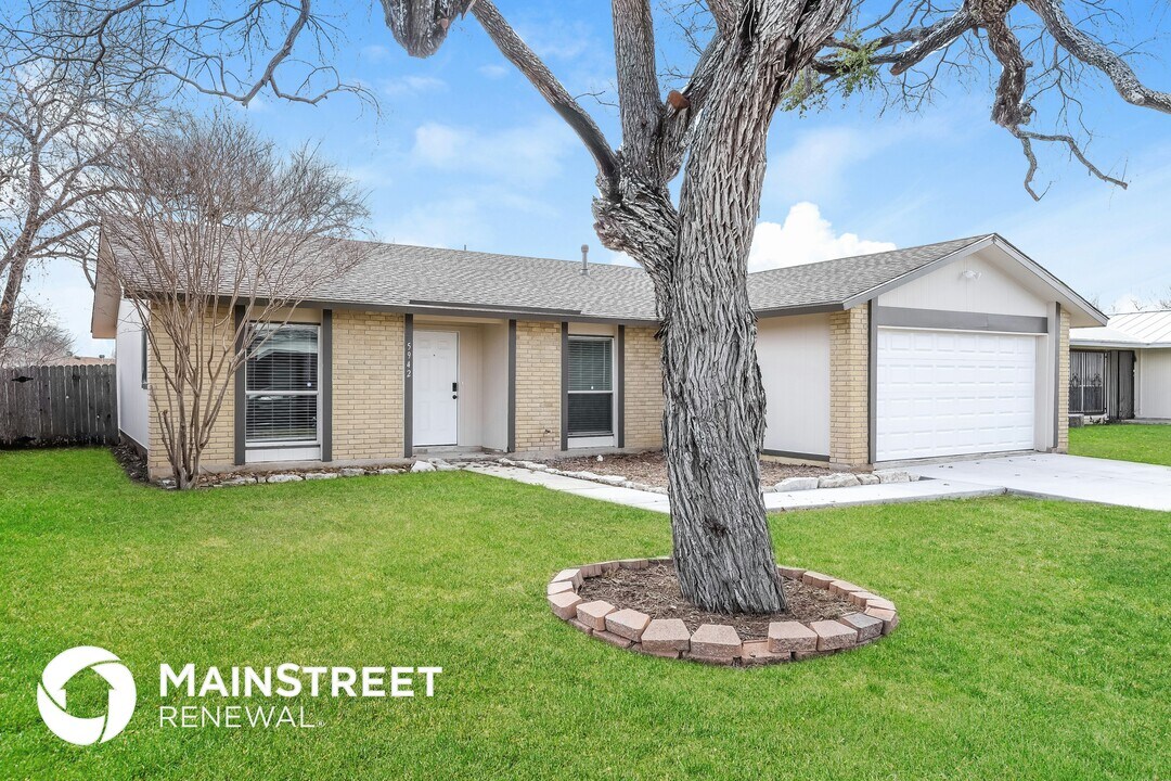 5942 Cape Ann St in San Antonio, TX - Building Photo