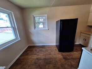 4302 Naomi Dr, Unit Apt. #3 in Louisville, KY - Foto de edificio - Building Photo