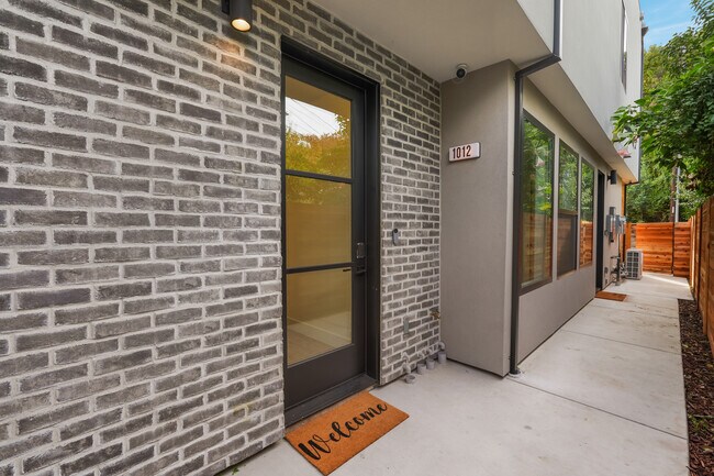 1012 Uptown Aly in Sacramento, CA - Building Photo - Building Photo