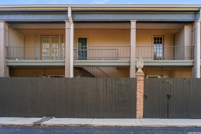 7711 Broadway in San Antonio, TX - Building Photo - Building Photo