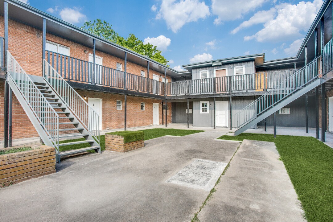 6518 Weston St in Houston, TX - Building Photo