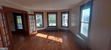 7318 Woodbine Rd in Woodbine, MD - Foto de edificio - Building Photo