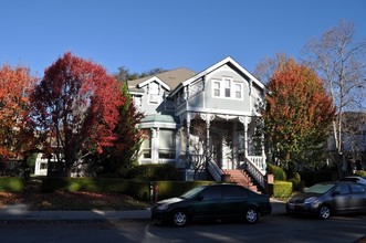 429 8th St in Santa Rosa, CA - Building Photo - Building Photo