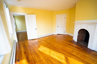 212 Hamilton St in Southbridge, MA - Building Photo - Building Photo