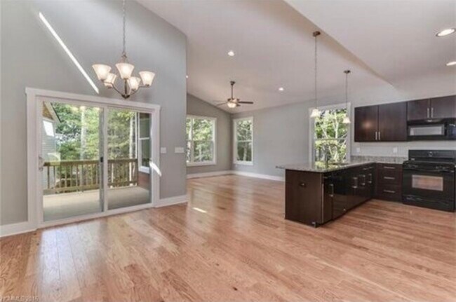 12 Loblolly Ln in Asheville, NC - Building Photo - Building Photo