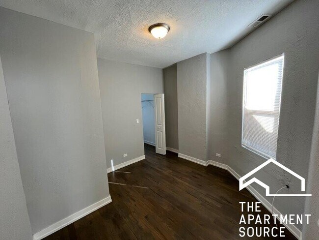 2750 W Cermak Rd in Chicago, IL - Building Photo - Building Photo