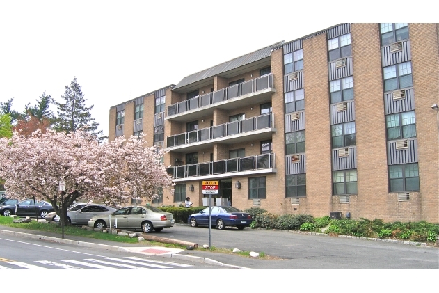 Newfield Terrace in Stamford, CT - Foto de edificio